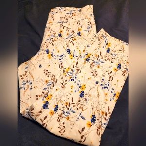 Skinny leg pant with button detail